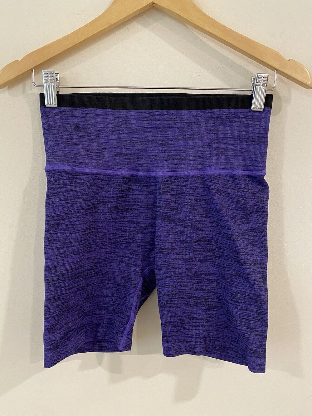 Peloton women’s seamless purple/black bike shorts size Medium Athletic Biker